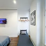 Urbanflat 206 - Beautiful In The Center Of